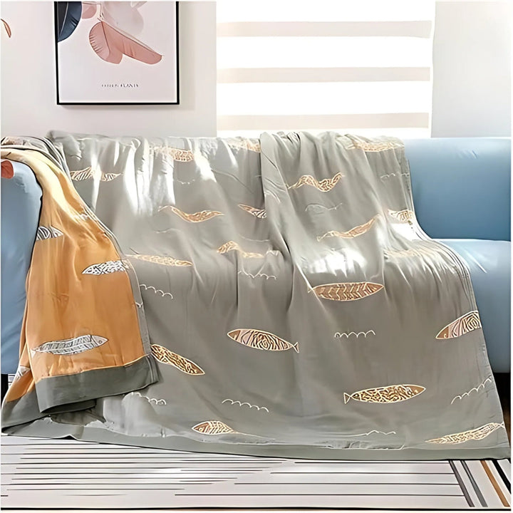 GoldenerFisch: Coperta in cotone reversibile con motivo pesce e leggera struttura – per letto e divano