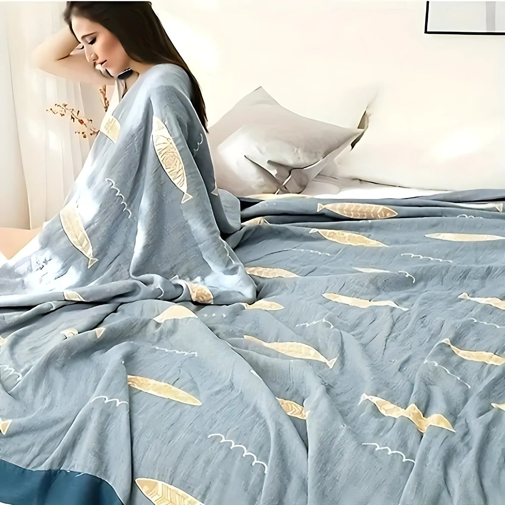 GoldenerFisch: Coperta in cotone reversibile con motivo pesce e leggera struttura – per letto e divano