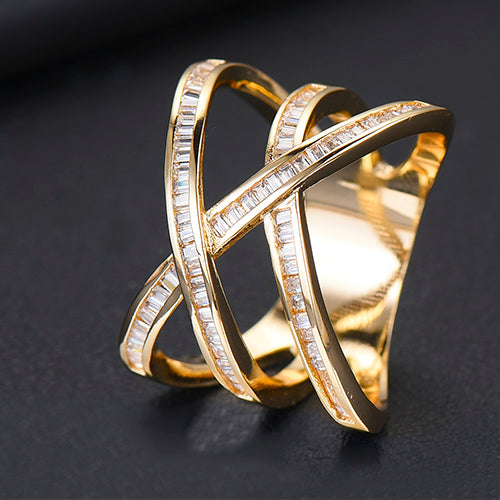 Anello impilabile per donne | Design di lusso | Zircone cubico | Anello di fidanzamento e statement