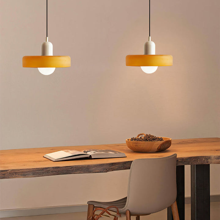 HaloLicht: Lampada a sospensione in vetro in stile Art Déco per ambienti eleganti