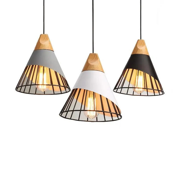 Hunaroglo: Lampadario in ferro e legno con luce bianca calda – per interni eleganti