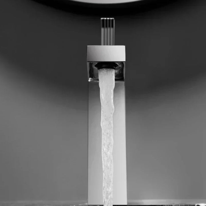 HydraForm: Rubinetto monocomando in metallo per lavabo – Design moderno per bagni eleganti