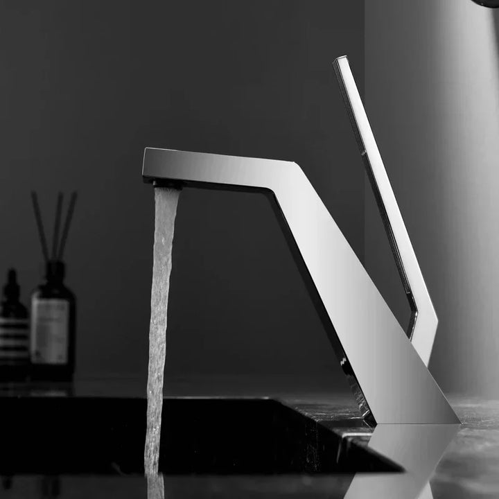 HydraForm: Rubinetto monocomando in metallo per lavabo – Design moderno per bagni eleganti