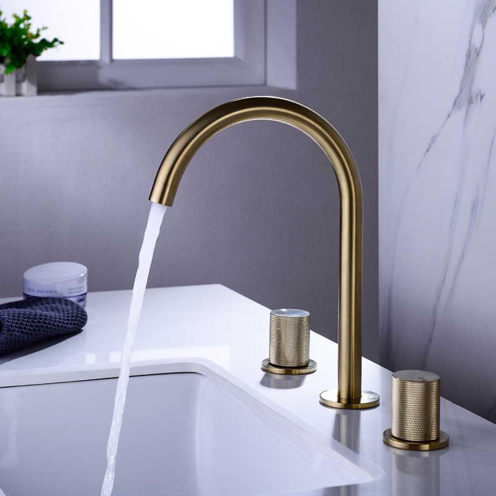 HydraPure: Miscelatore da Parete in Acciaio Inossidabile Cromo – Design Moderno per Bagni Eleganti