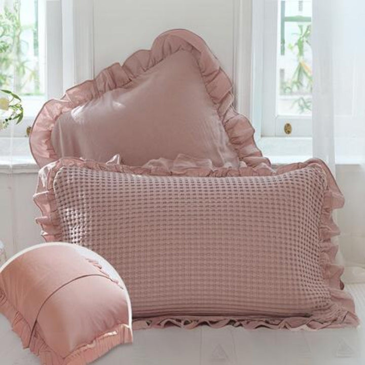 HyggeSpitze: Fodera per cuscino in cotone a look waffle con volant – decorativa e durevole (set da 2)