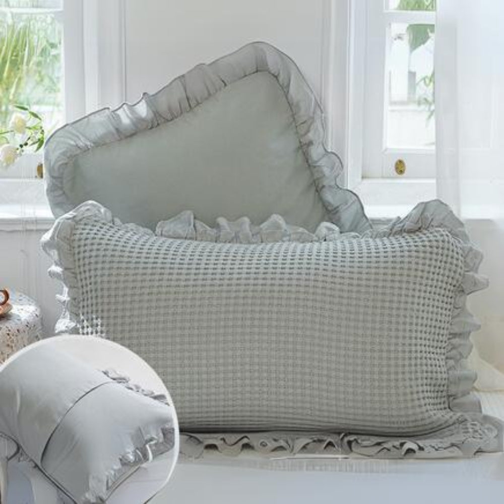 HyggeSpitze: Fodera per cuscino in cotone a look waffle con volant – decorativa e durevole (set da 2)
