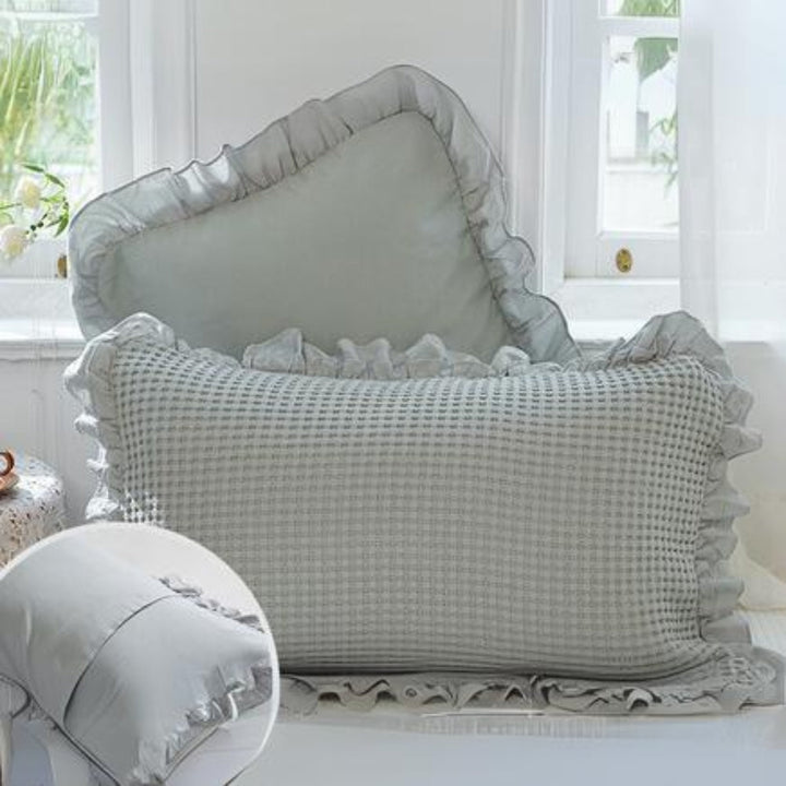 HyggeSpitze: Fodera per cuscino in cotone a look waffle con volant – decorativa e durevole (set da 2)