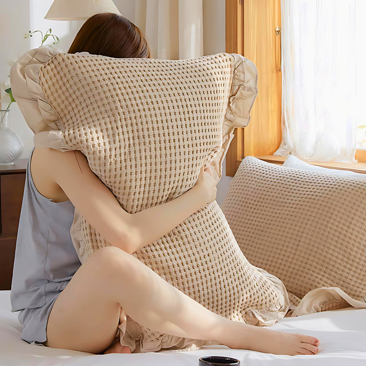 HyggeSpitze: Fodera per cuscino in cotone a look waffle con volant – decorativa e durevole (set da 2)