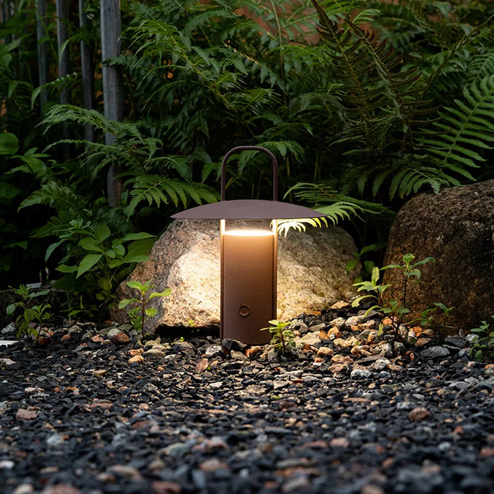 TerraBeam™ La lampada perfetta per il giardino! Ricaricabile tramite USB + 3 colori e intensità regolabile su 3 livelli