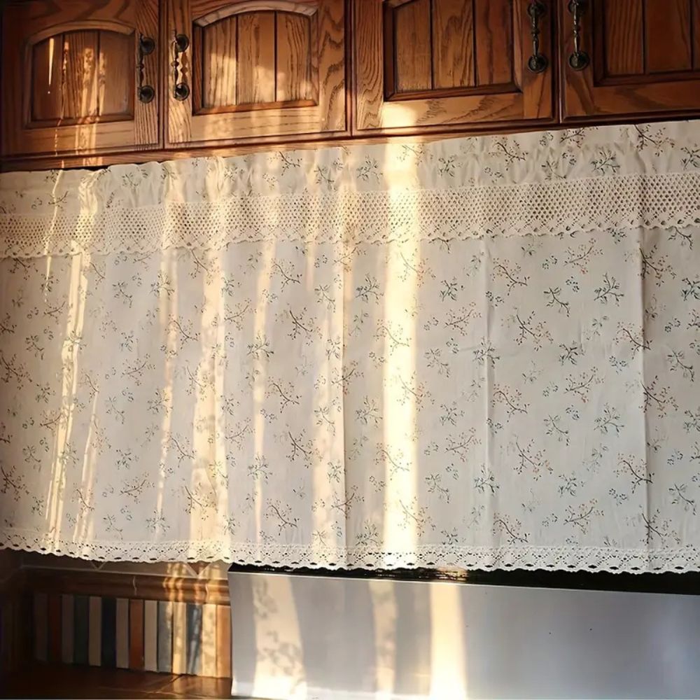 Kabinettsgnade: Tendaggi con motivo floreale – eleganti tendine per finestre di cucina e decorazioni da caffè
