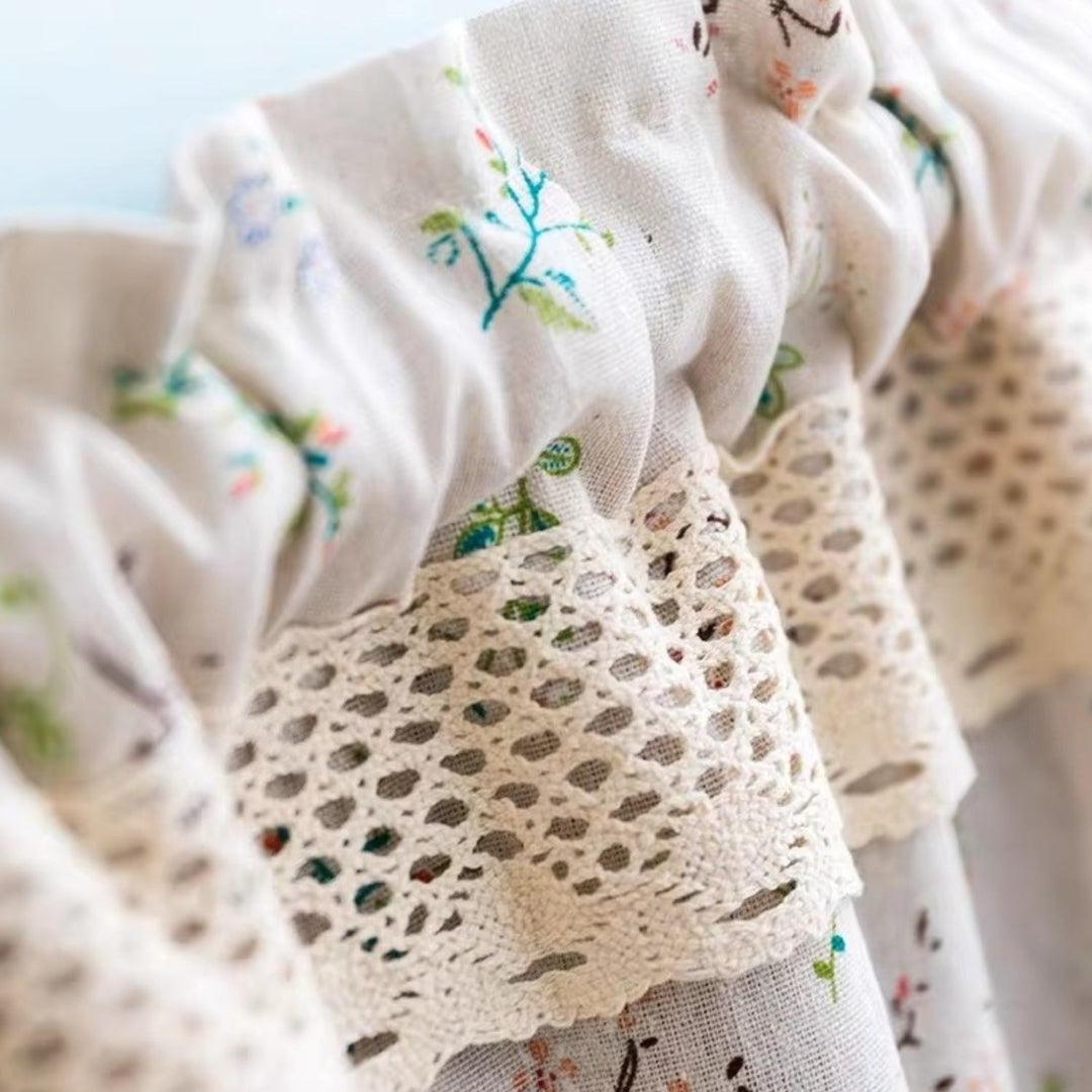 Kabinettsgnade: Tendaggi con motivo floreale – eleganti tendine per finestre di cucina e decorazioni da caffè