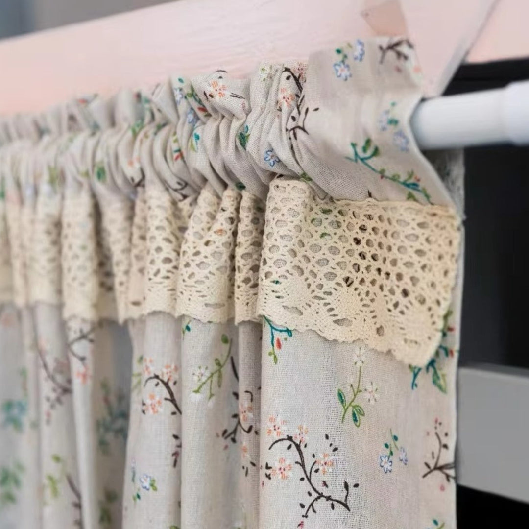 Kabinettsgnade: Tendaggi con motivo floreale – eleganti tendine per finestre di cucina e decorazioni da caffè