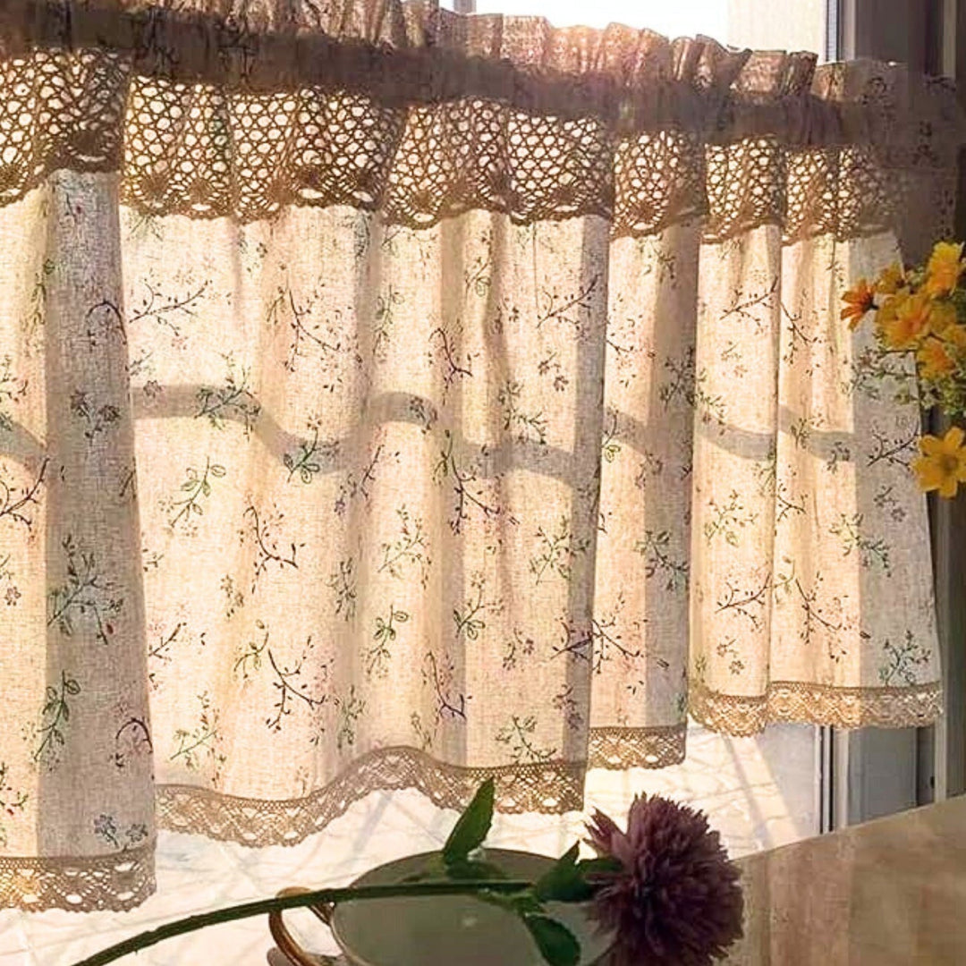 Kabinettsgnade: Tendaggi con motivo floreale – eleganti tendine per finestre di cucina e decorazioni da caffè