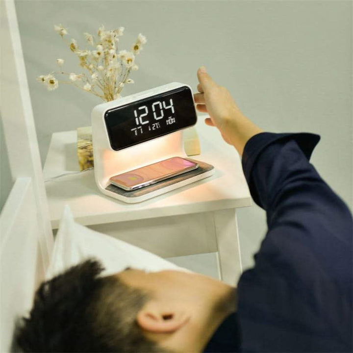 KlarBlick: Orologio da scrivania moderno con luce LED dimmerabile e stazione di ricarica induttiva – per home office e comodino