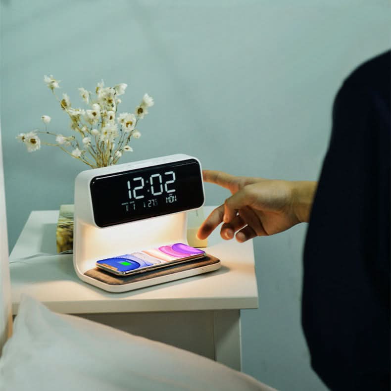 KlarBlick: Orologio da scrivania moderno con luce LED dimmerabile e stazione di ricarica induttiva – per home office e comodino