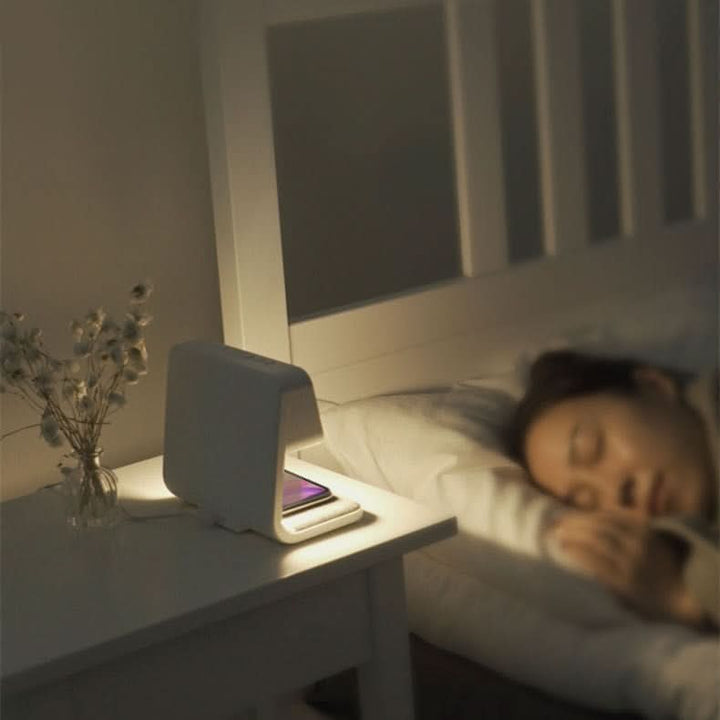 KlarBlick: Orologio da scrivania moderno con luce LED dimmerabile e stazione di ricarica induttiva – per home office e comodino