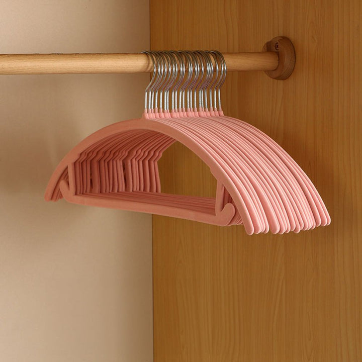 KleiderForm: appendini antiscivolo dal design curvo – salvaspazio e ideali per camicie, bluse e abiti (set da 10)