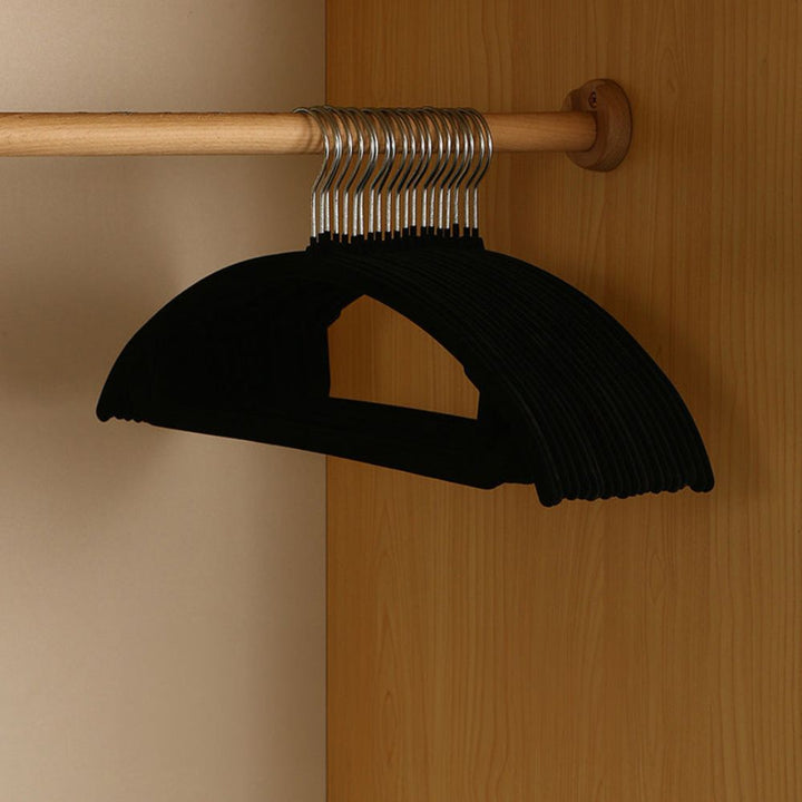 KleiderForm: appendini antiscivolo dal design curvo – salvaspazio e ideali per camicie, bluse e abiti (set da 10)