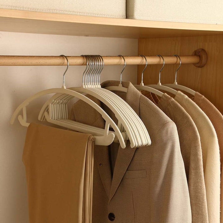 KleiderForm: appendini antiscivolo dal design curvo – salvaspazio e ideali per camicie, bluse e abiti (set da 10)