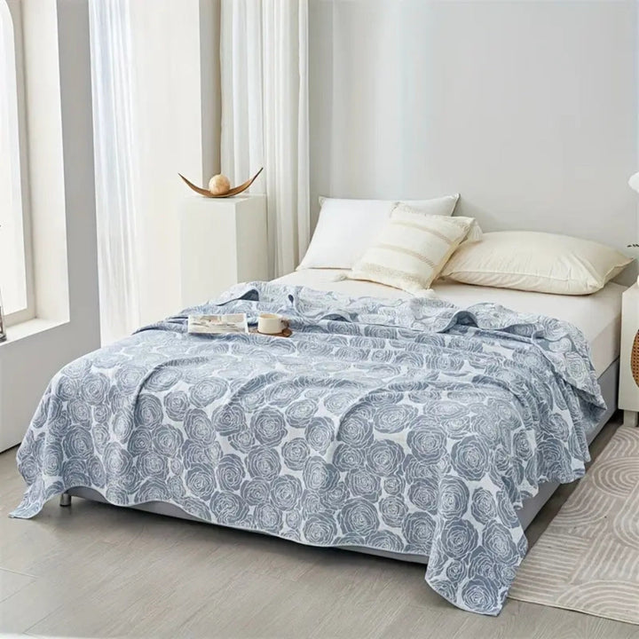 Köderflüstern: Elegante coperta in cotone con jacquard a rose e struttura leggera – per divano e camera da letto