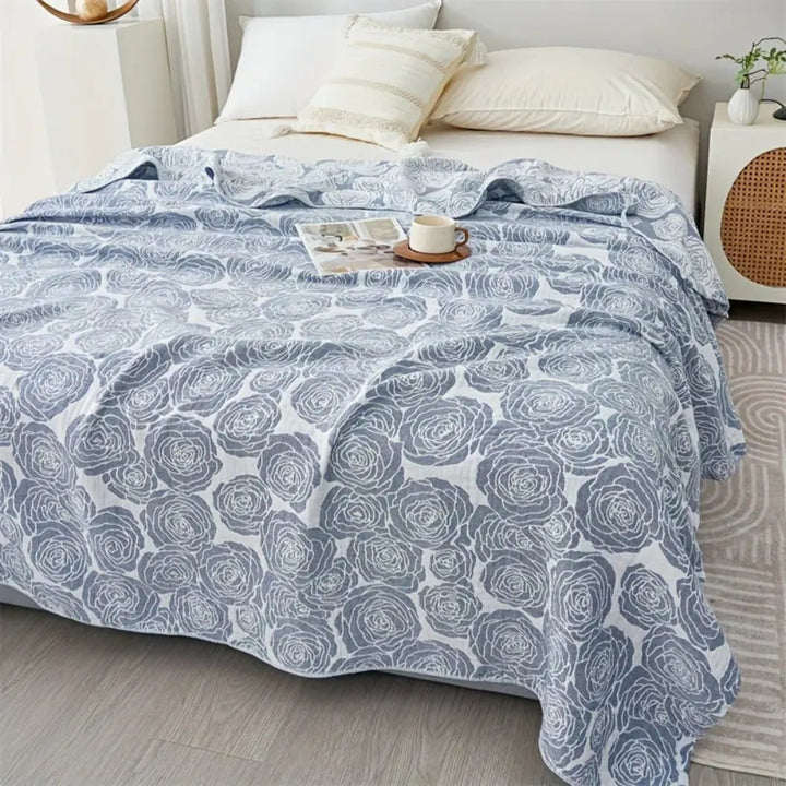 Köderflüstern: Elegante coperta in cotone con jacquard a rose e struttura leggera – per divano e camera da letto