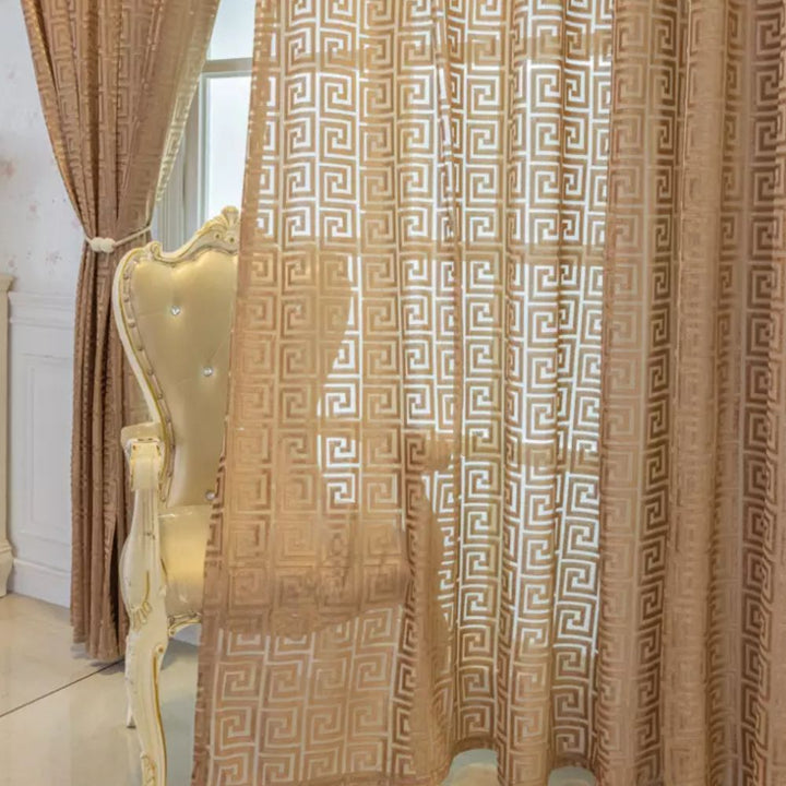 LabyrinthEleganz: Tendaggi ricamati con motivo geometrico – traslucidi e decorativi per soggiorno e camera da letto
