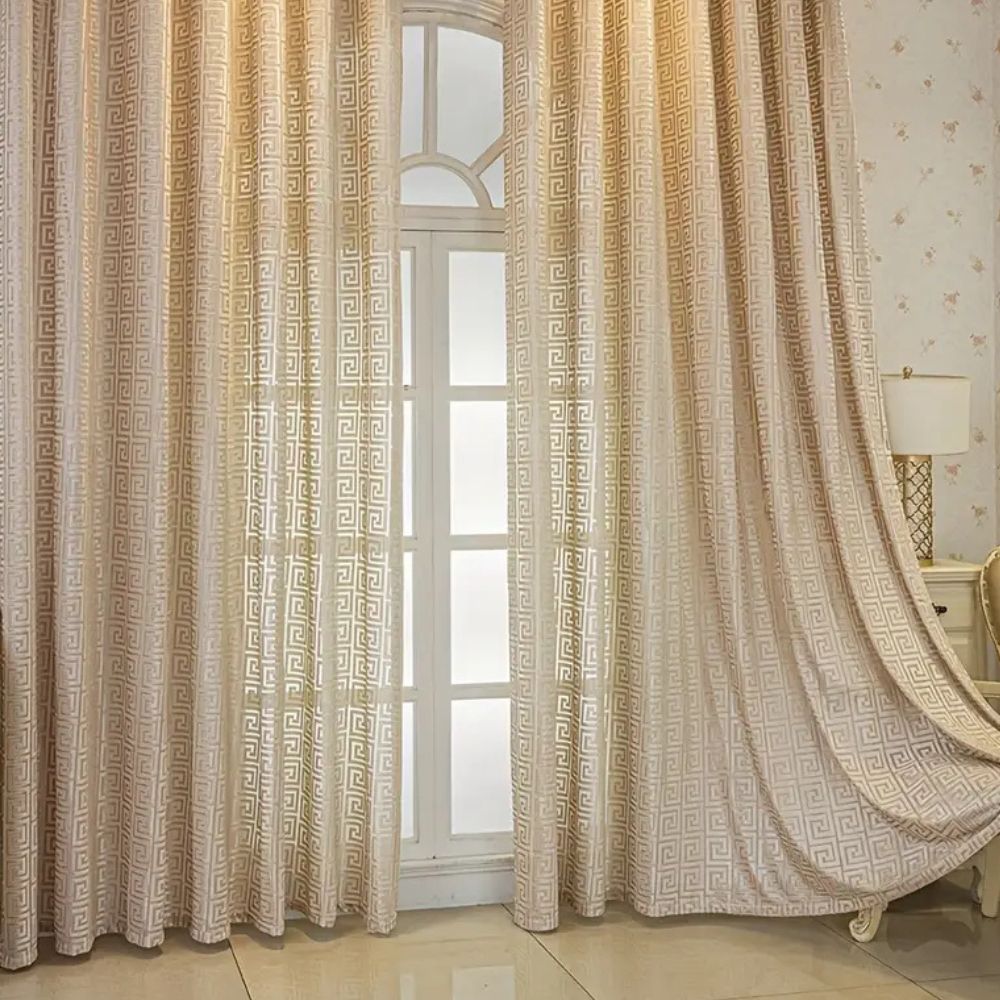 LabyrinthEleganz: Tendaggi ricamati con motivo geometrico – traslucidi e decorativi per soggiorno e camera da letto