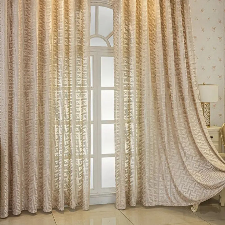 LabyrinthEleganz: Tendaggi ricamati con motivo geometrico – traslucidi e decorativi per soggiorno e camera da letto