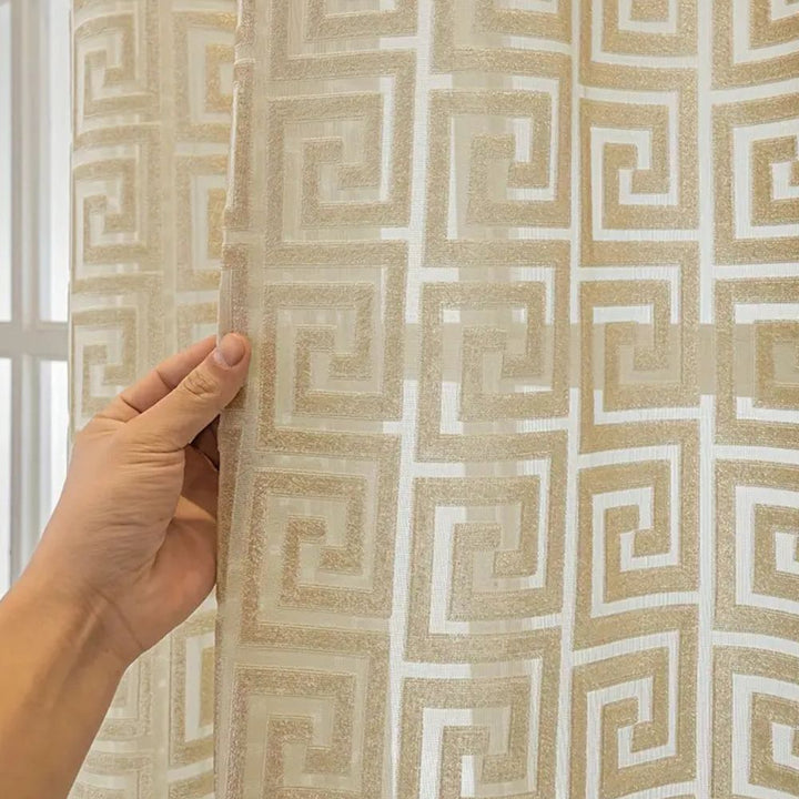 LabyrinthEleganz: Tendaggi ricamati con motivo geometrico – traslucidi e decorativi per soggiorno e camera da letto