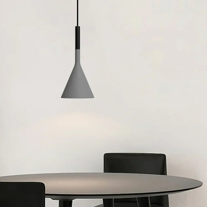 LavalIndustrie: Lampada a sospensione in cemento dal design industriale moderno con accenti metallici – per sala da pranzo e soggiorno