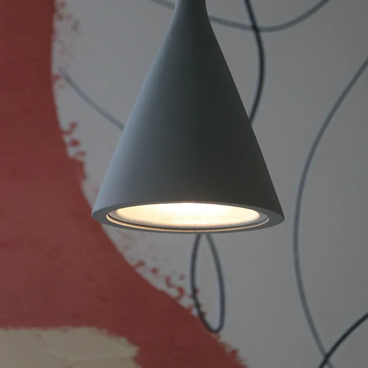 LavalIndustrie: Lampada a sospensione in cemento dal design industriale moderno con accenti metallici – per sala da pranzo e soggiorno