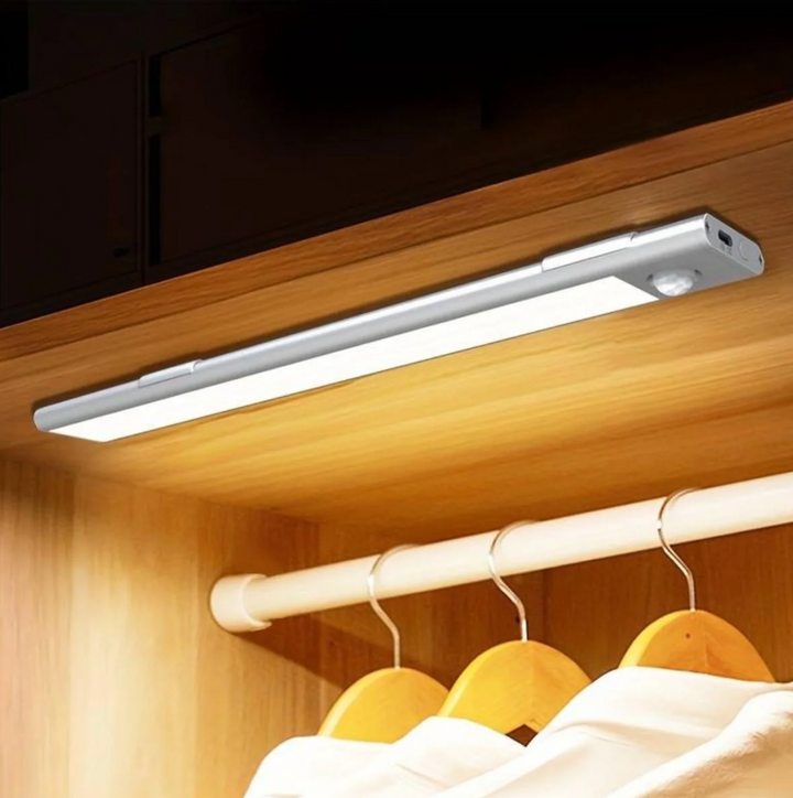 LichtFlex: Lampada LED Sensoriale Senza Fili – Sensore di Movimento Ricaricabile