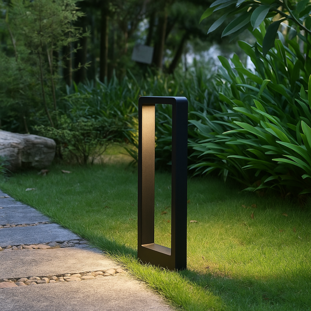 LumaPath: Lampada da giardino elegante in alluminio nero opaco con illuminazione LED uniforme – per spazi esterni