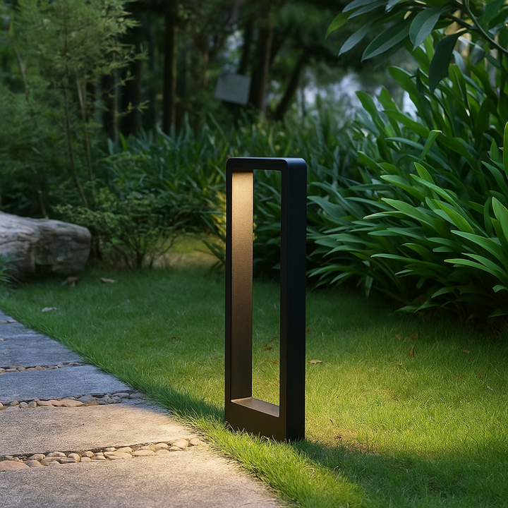 LumaPath: Lampada da giardino elegante in alluminio nero opaco con illuminazione LED uniforme – per spazi esterni
