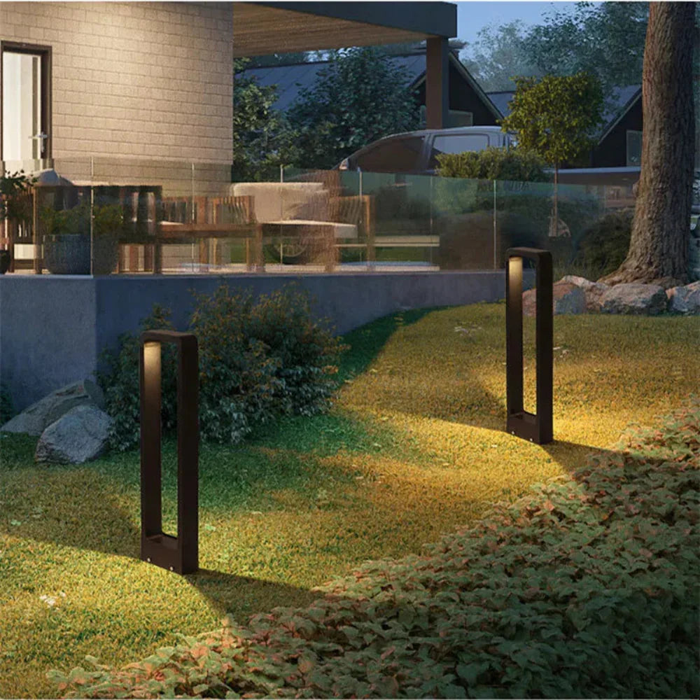 LumaPath: Lampada da giardino elegante in alluminio nero opaco con illuminazione LED uniforme – per spazi esterni