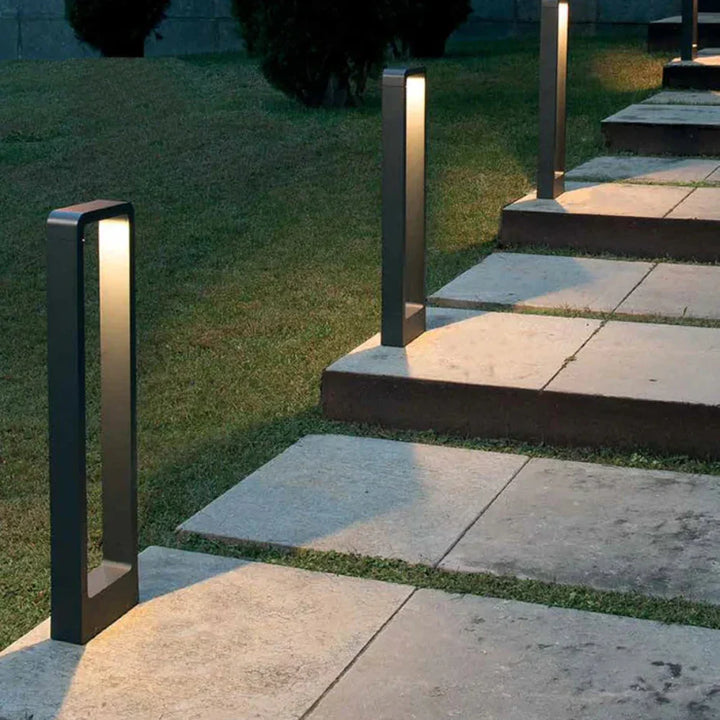 LumaPath: Lampada da giardino elegante in alluminio nero opaco con illuminazione LED uniforme – per spazi esterni