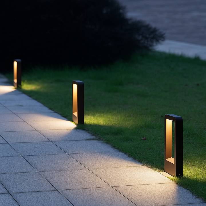 LumaPath: Lampada da giardino elegante in alluminio nero opaco con illuminazione LED uniforme – per spazi esterni