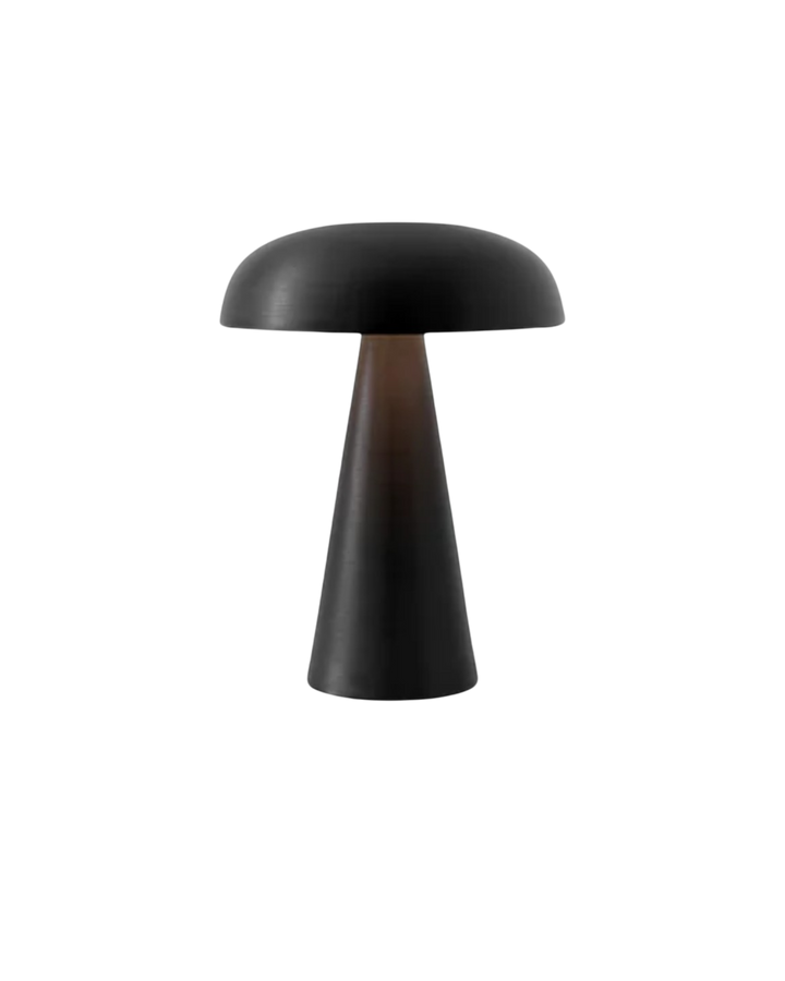 LuméaForm: Lampada da tavolo di design in metallo con base conica e luce ambientale – per comodino e soggiorno