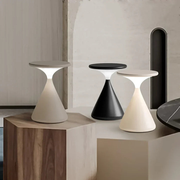 Lumevia: Lampada da Tavolo LED Senza Fili – Luce a Batteria Dimmerabile in Design a Clessidra