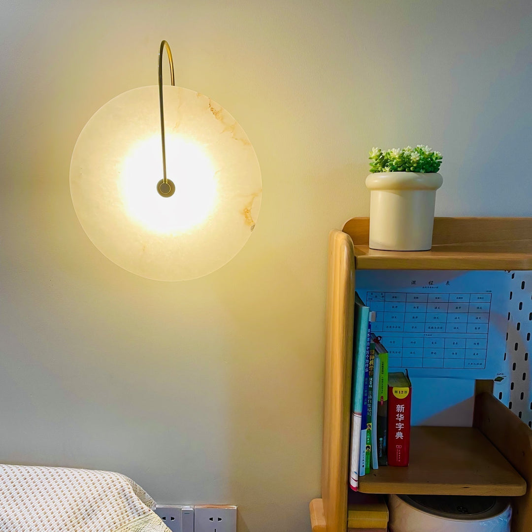 LumiAlba: Applique in Alabastro – Luce elegante per ambienti stilosi