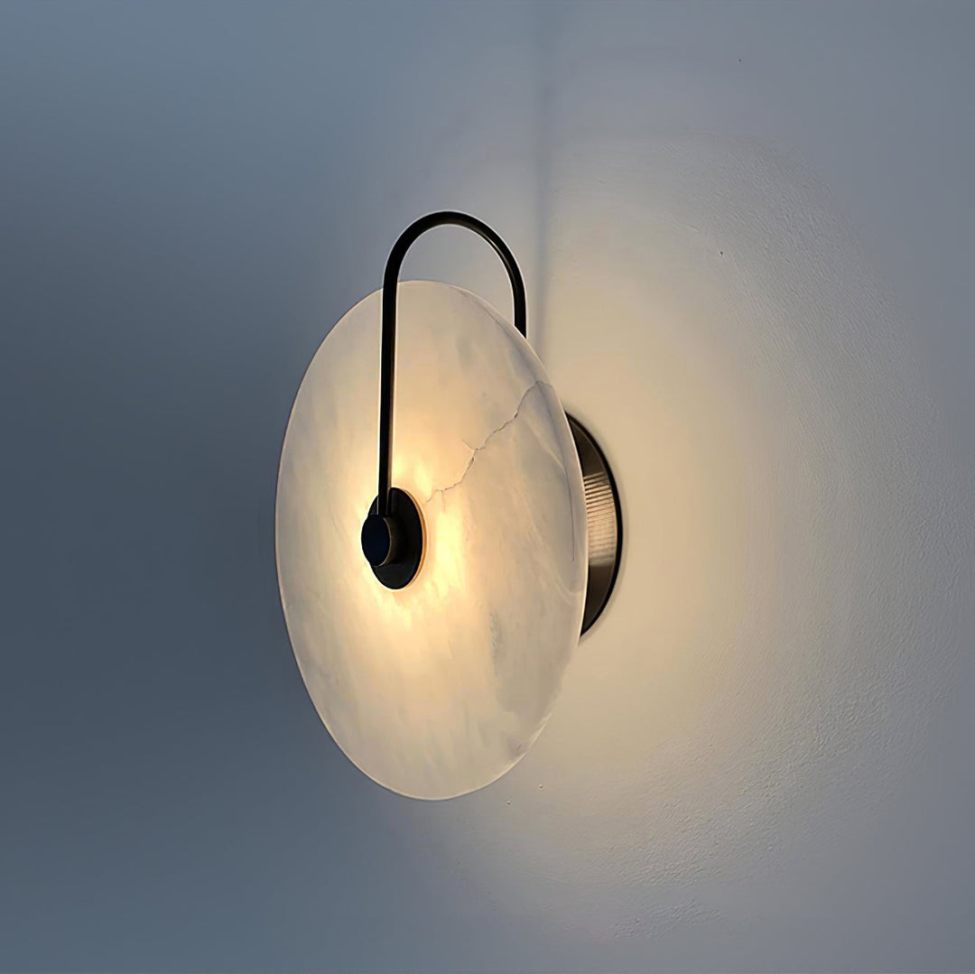 LumiAlba: Applique in Alabastro – Luce elegante per ambienti stilosi