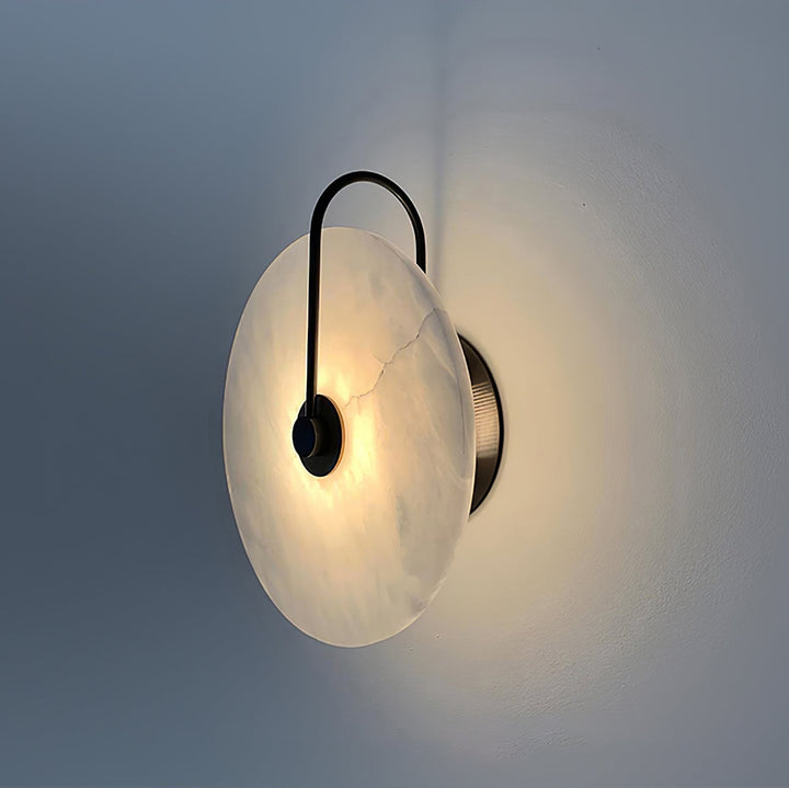 LumiAlba: Applique in Alabastro – Luce elegante per ambienti stilosi