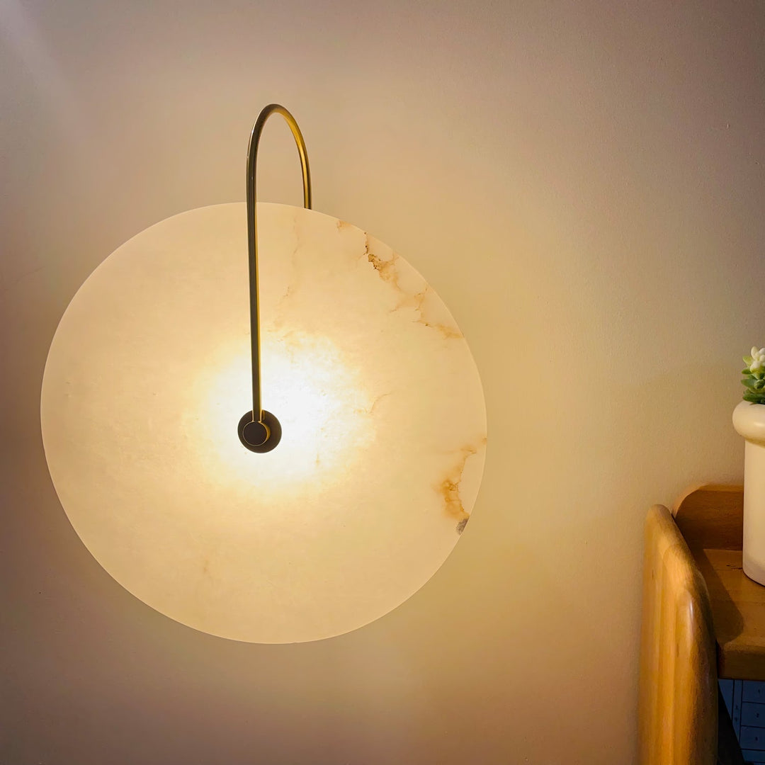 LumiAlba: Applique in Alabastro – Luce elegante per ambienti stilosi