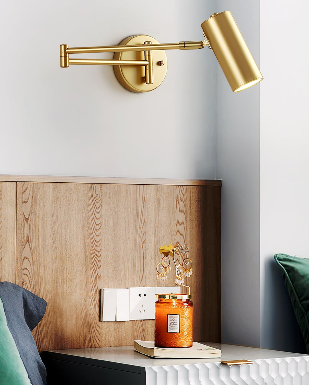 LumiArm: Applique LED orientabile – Lampada da lettura moderna in design minimalista