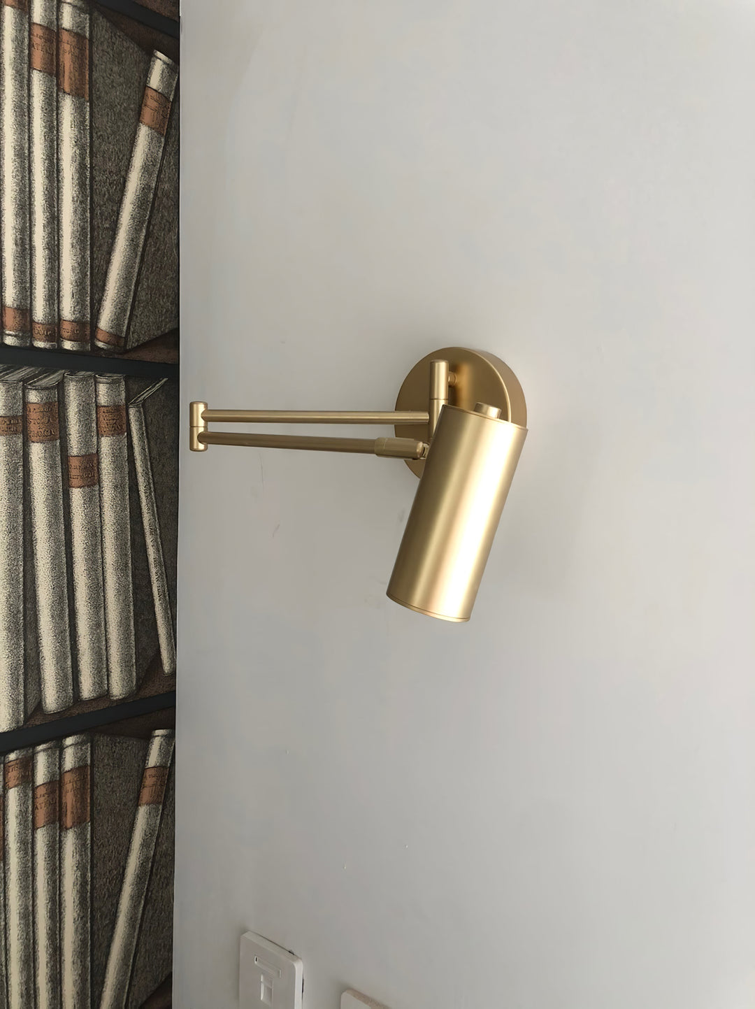 LumiArm: Applique LED orientabile – Lampada da lettura moderna in design minimalista