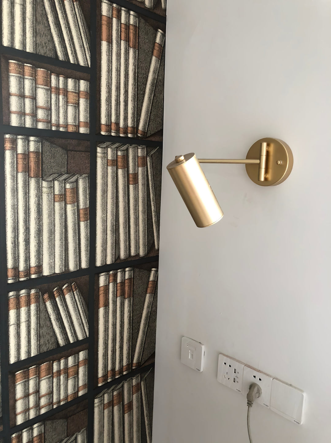 LumiArm: Applique LED orientabile – Lampada da lettura moderna in design minimalista
