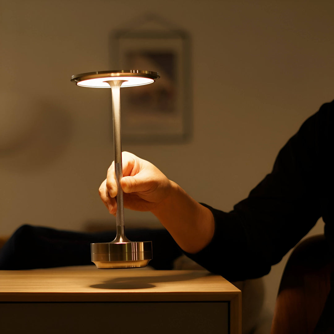 LumiAura: Lampada da Tavolo LED Senza Fili – Luce Ambientale Ricaricabile per Soggiorno e Camera da Letto