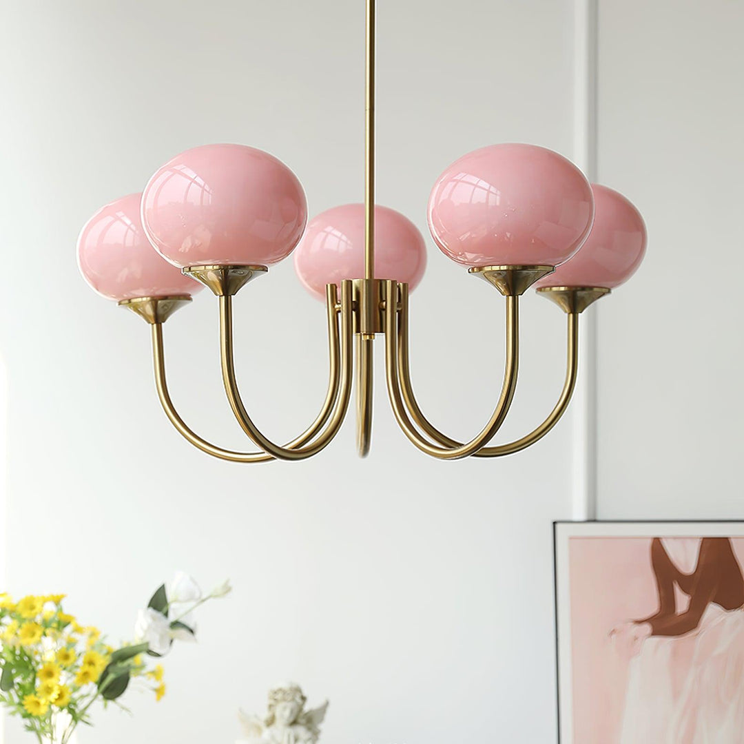 LumiRosé: Lampadario Designer con finitura dorata e paralumi in vetro