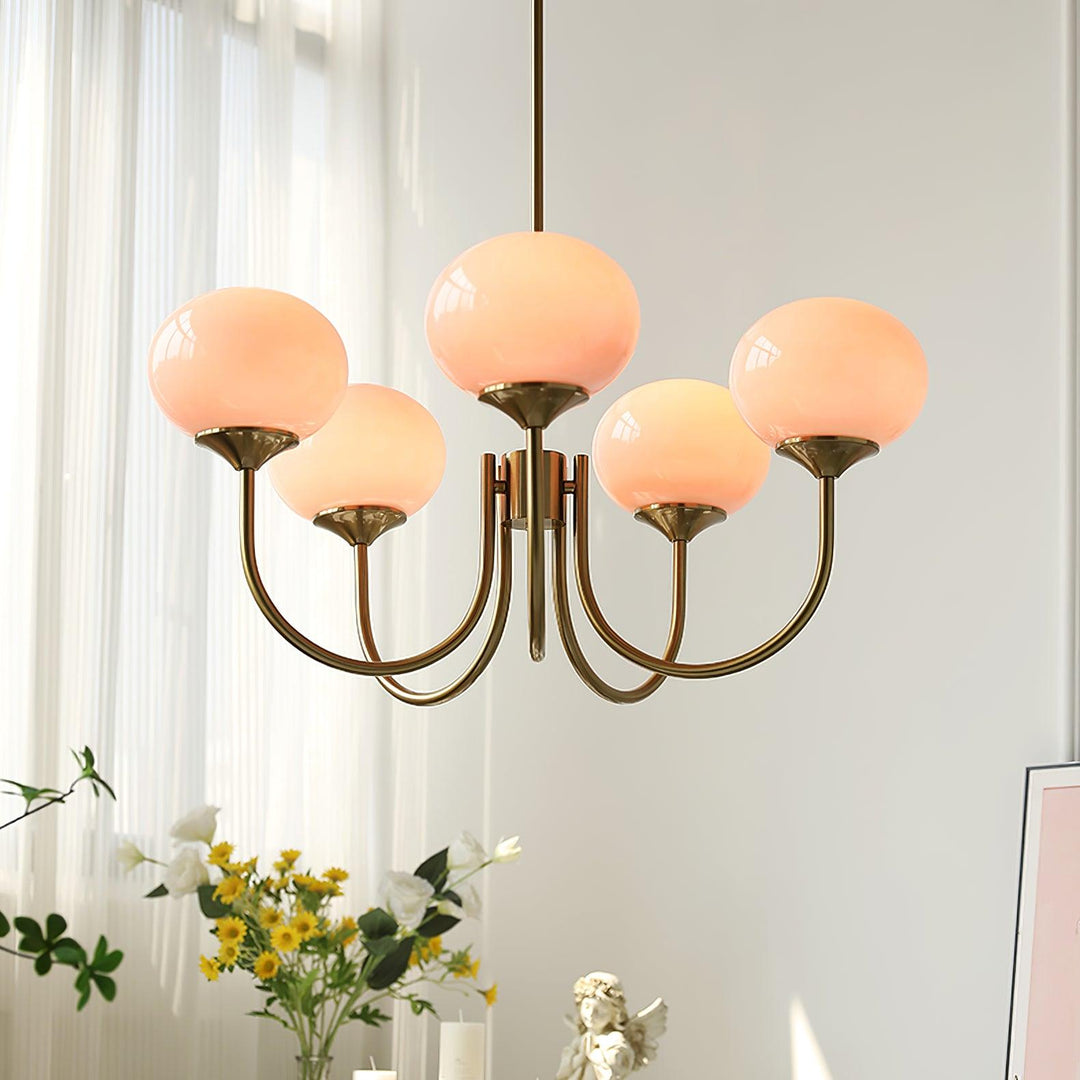 LumiRosé: Lampadario Designer con finitura dorata e paralumi in vetro