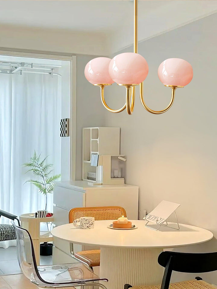 LumiRosé: Lampadario Designer con finitura dorata e paralumi in vetro